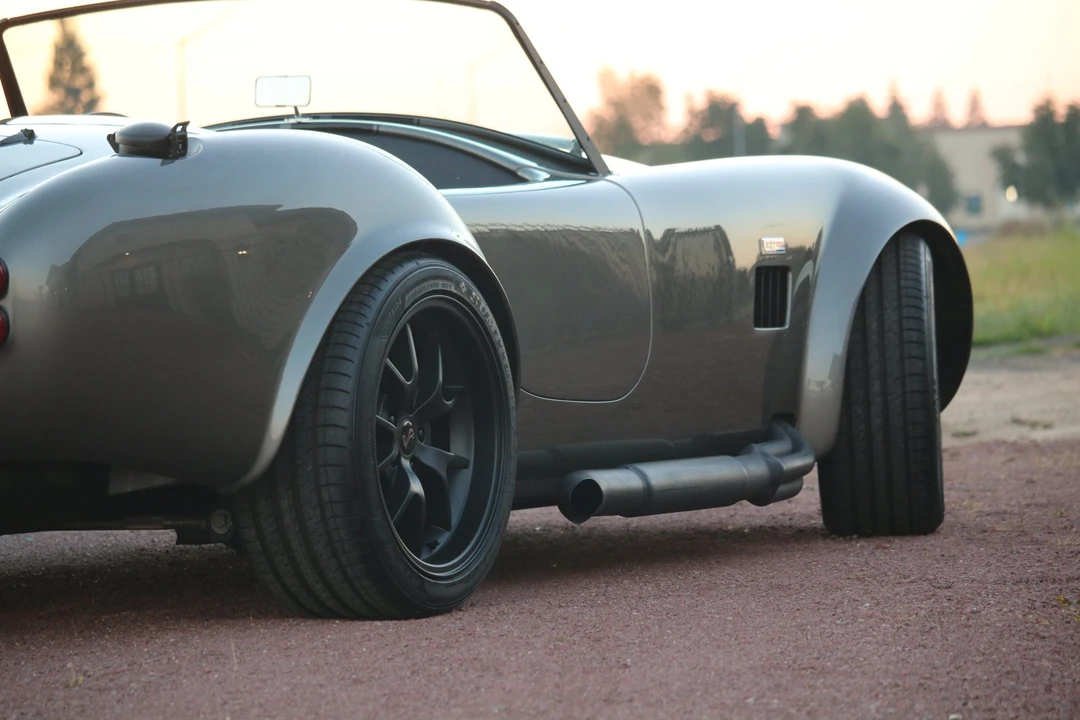 Shelby Cobra Replica - Image 17 of 31