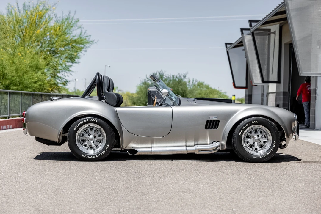 Shelby Cobra Replica - Image 8 of 31