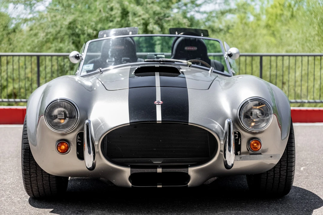 Shelby Cobra Replica - Image 11 of 31