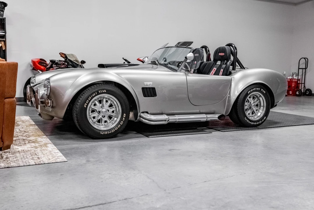 Shelby Cobra Replica - Image 3 of 31