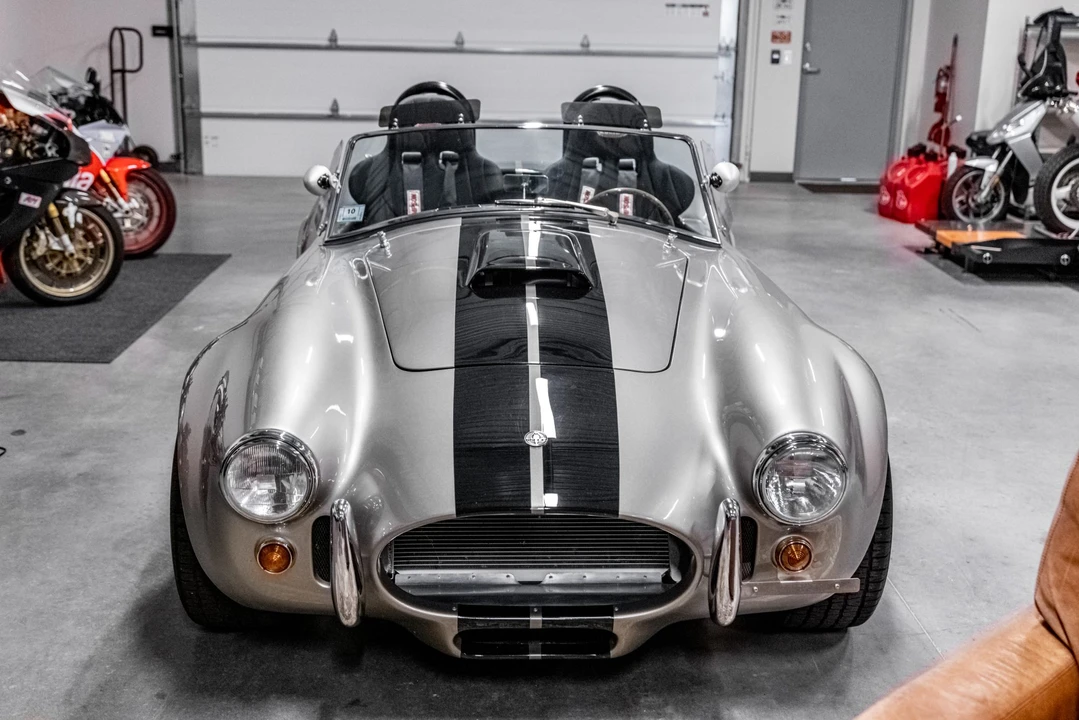 Shelby Cobra Replica - Image 18 of 31
