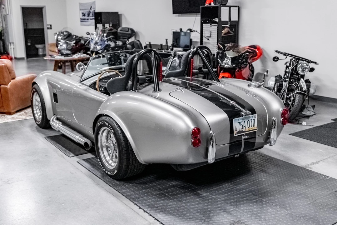 Shelby Cobra Replica - Image 13 of 31