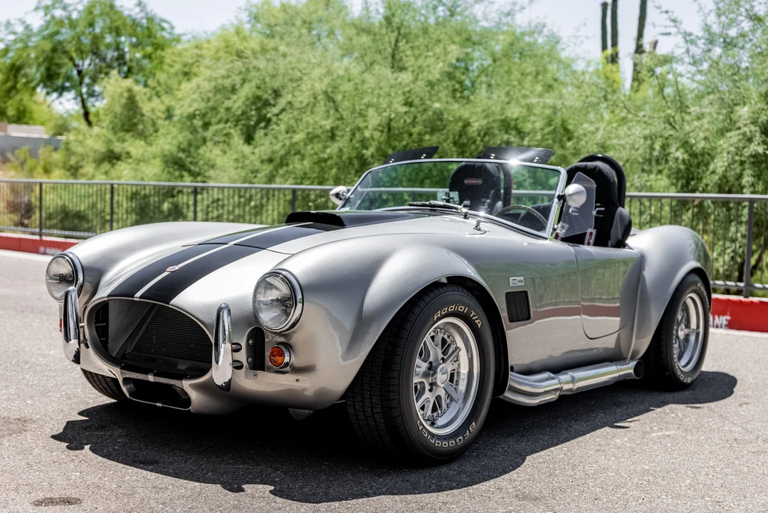 Shelby Cobra Replica - Image 2 of 31