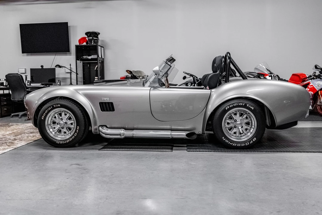 Shelby Cobra Replica - Image 12 of 31