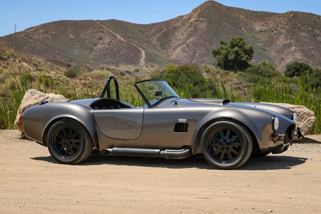 Shelby Cobra Replica - Image 14 of 31