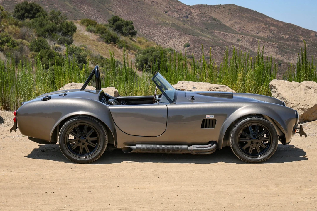 Shelby Cobra Replica - Image 15 of 31