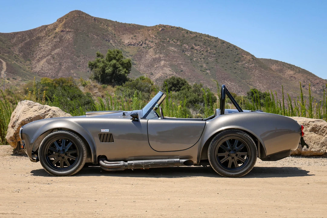 Shelby Cobra Replica - Image 29 of 31