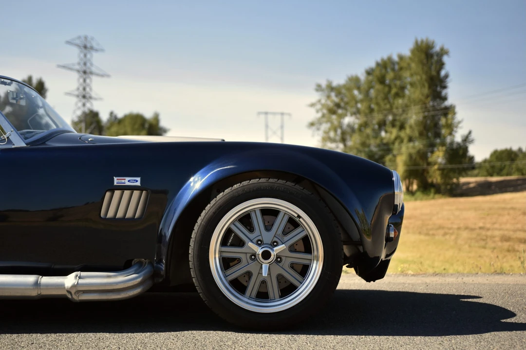 Shelby Cobra Replica - Image 25 of 31