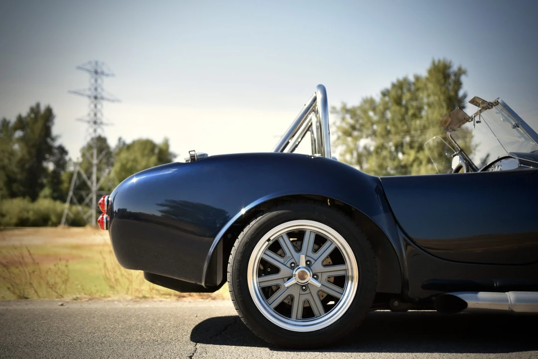 Shelby Cobra Replica - Image 23 of 31