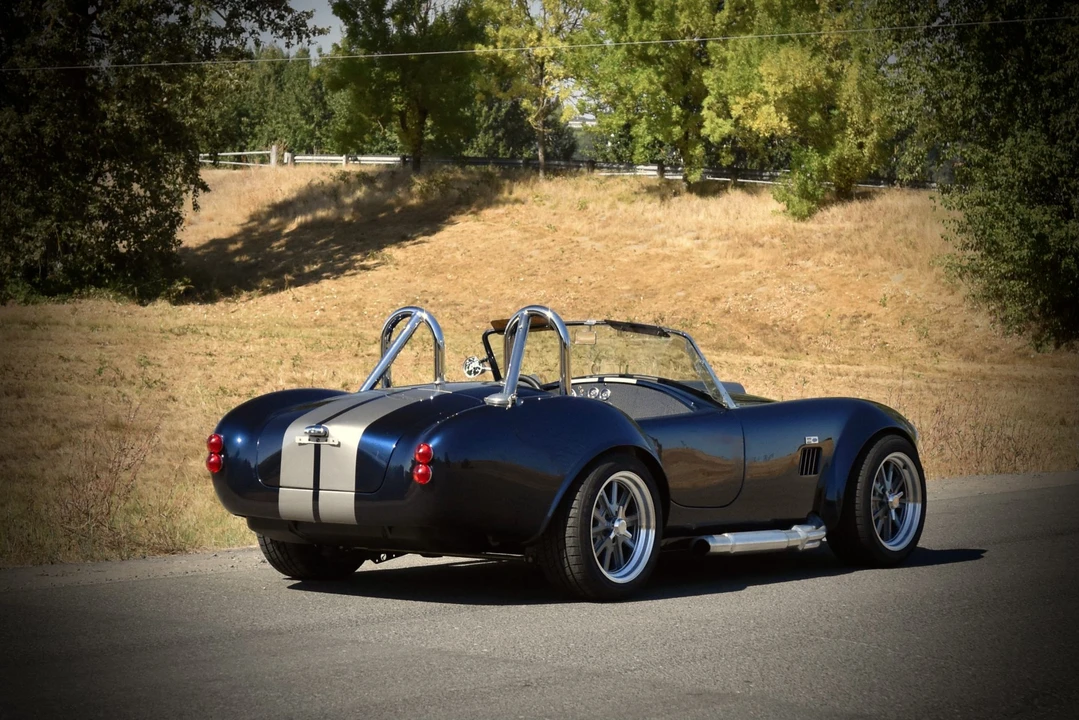 Shelby Cobra Replica - Image 17 of 31