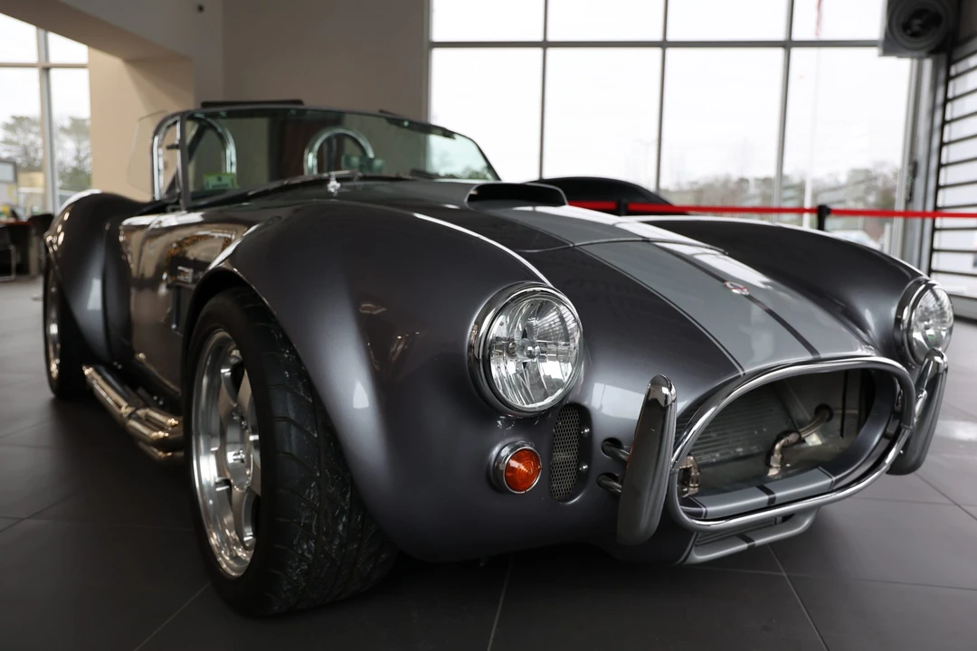 Shelby Cobra Replica - Image 23 of 31