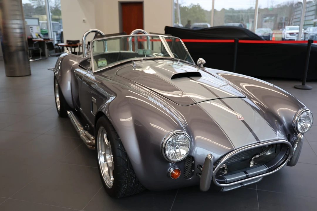 Shelby Cobra Replica - Image 5 of 31