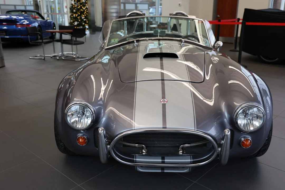 Shelby Cobra Replica - Image 4 of 31