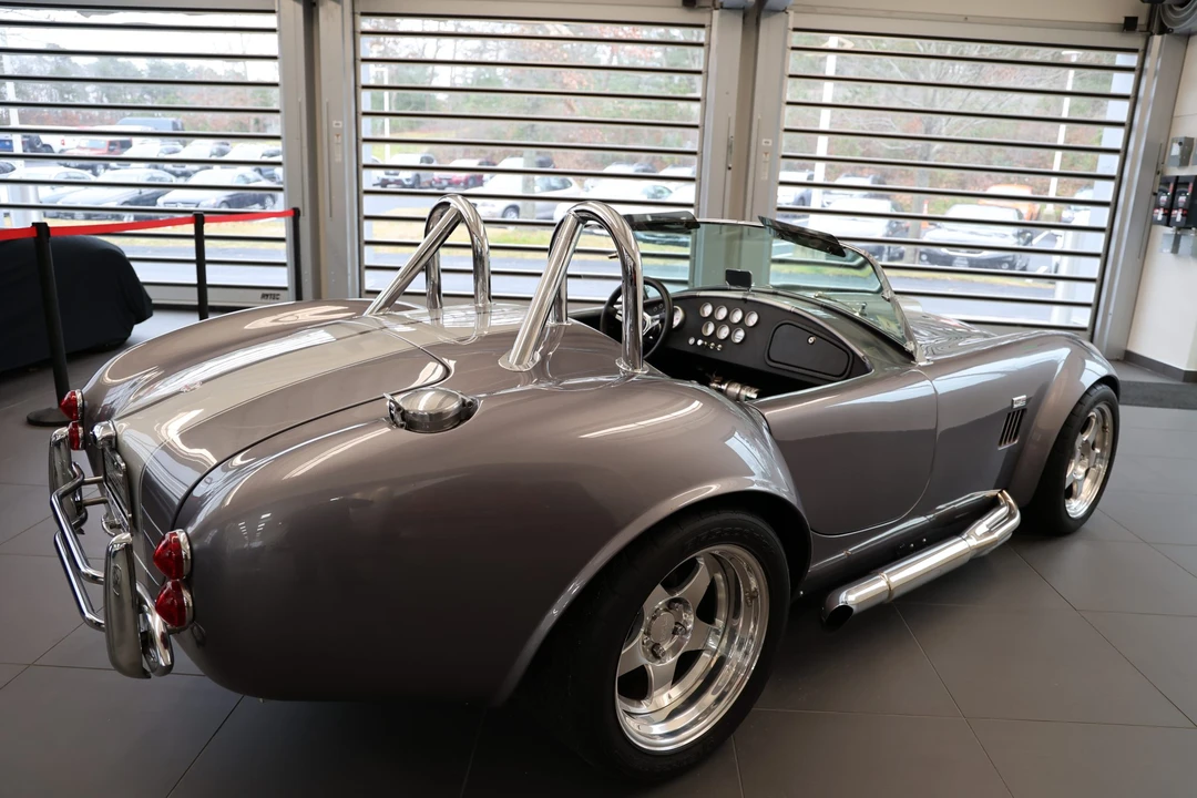 Shelby Cobra Replica - Image 10 of 31