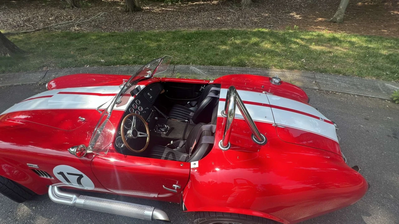 Shelby Cobra Replica - Image 23 of 31
