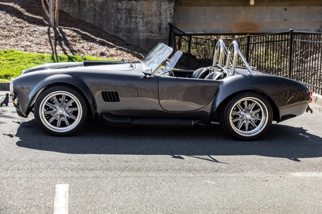 Shelby Cobra Replica - Image 3 of 31
