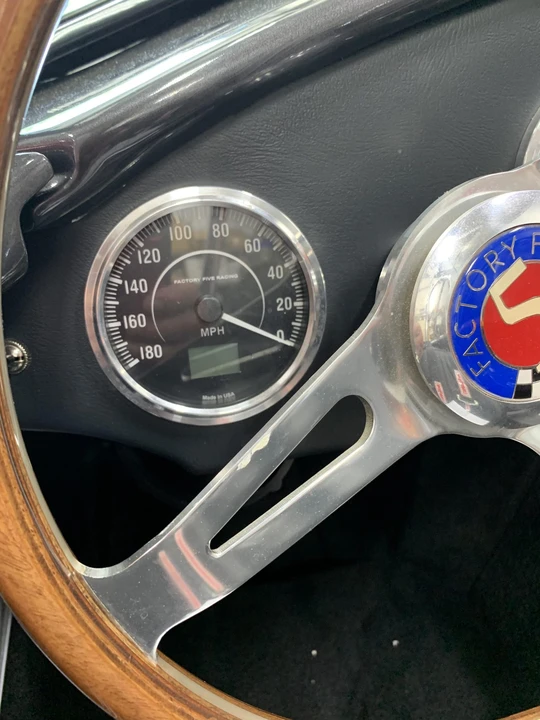 Shelby Cobra Replica - Image 25 of 31