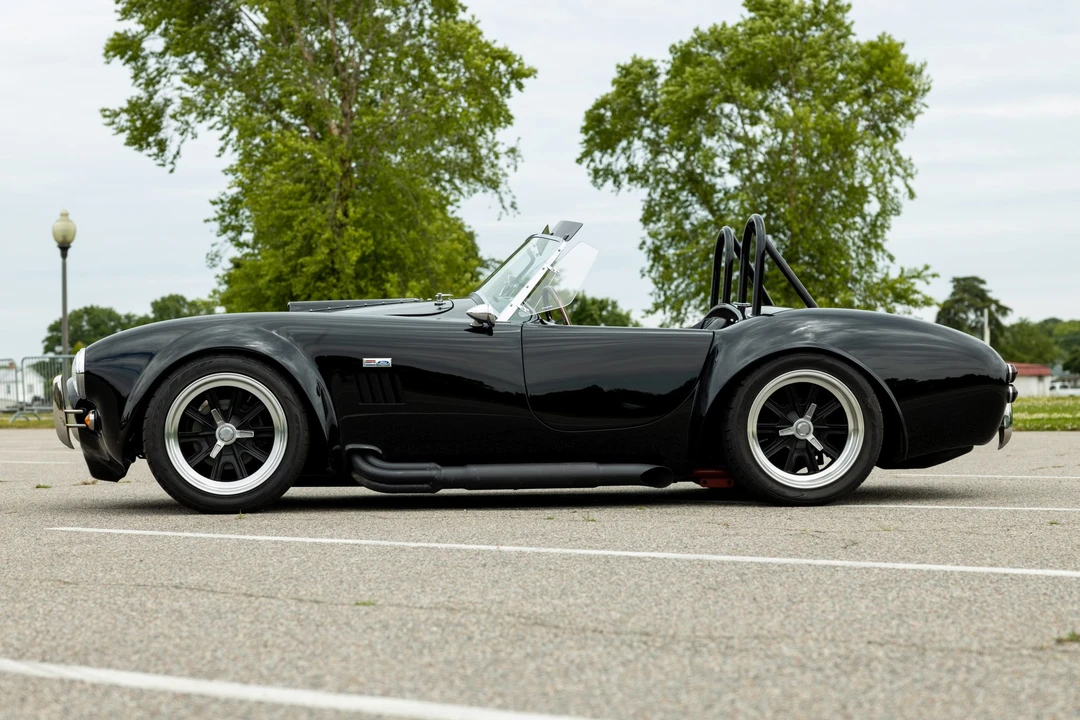 Shelby Cobra Replica - Image 9 of 31