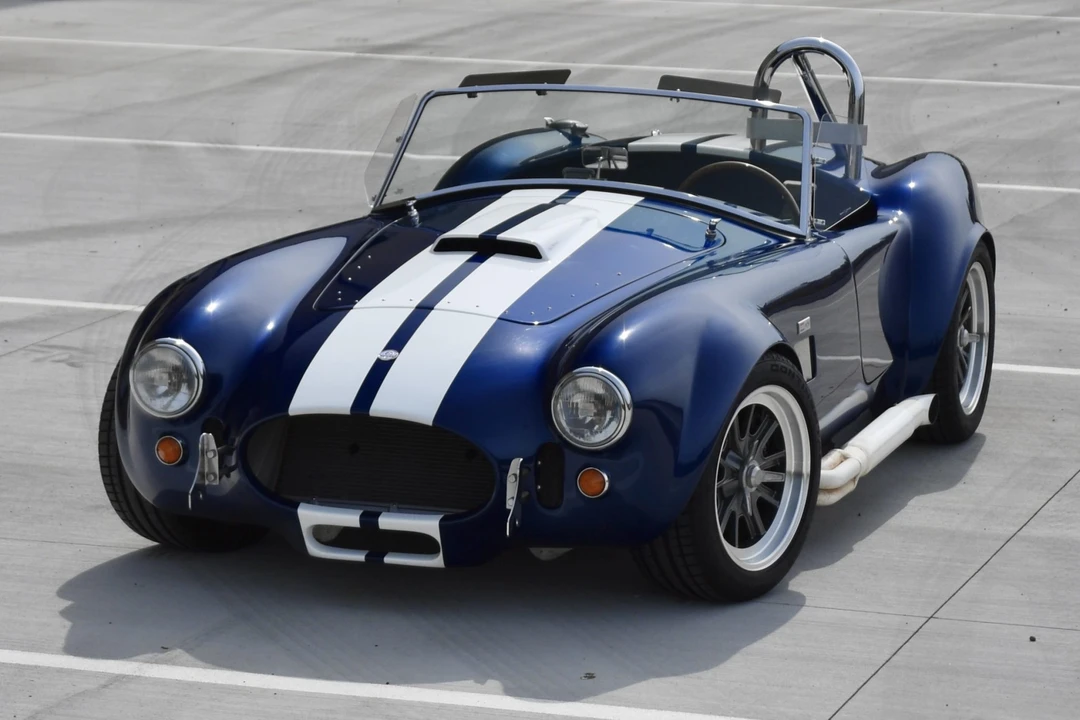 Shelby Cobra Replica - Image 7 of 31