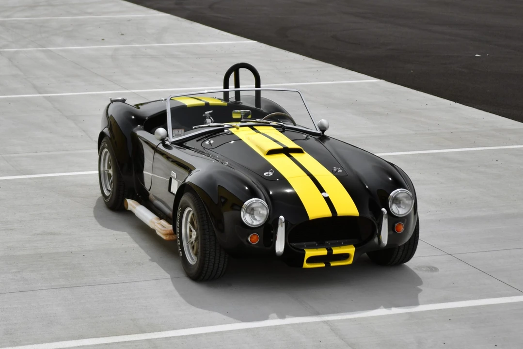 Shelby Cobra Replica - Image 18 of 31