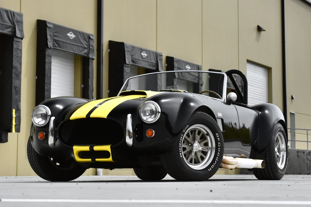 Shelby Cobra Replica - Image 8 of 31