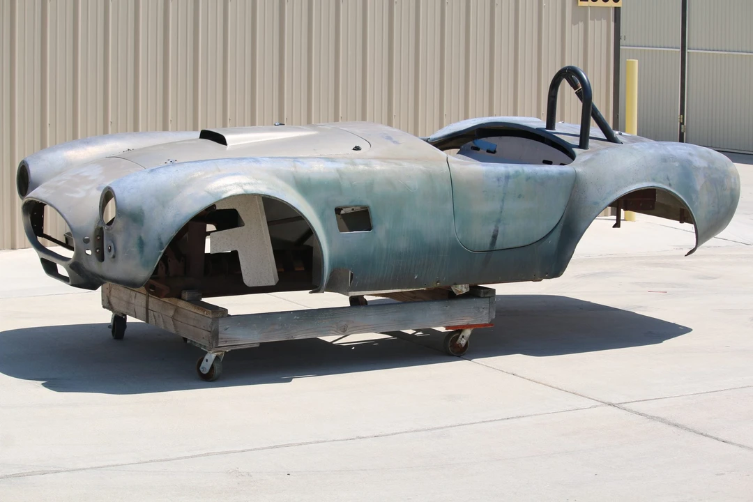 Shelby Cobra Replica - Image 8 of 31