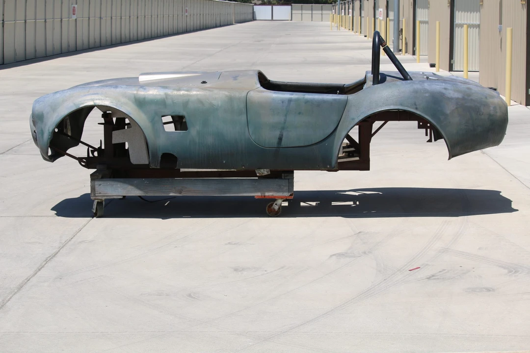 Shelby Cobra Replica - Image 7 of 31