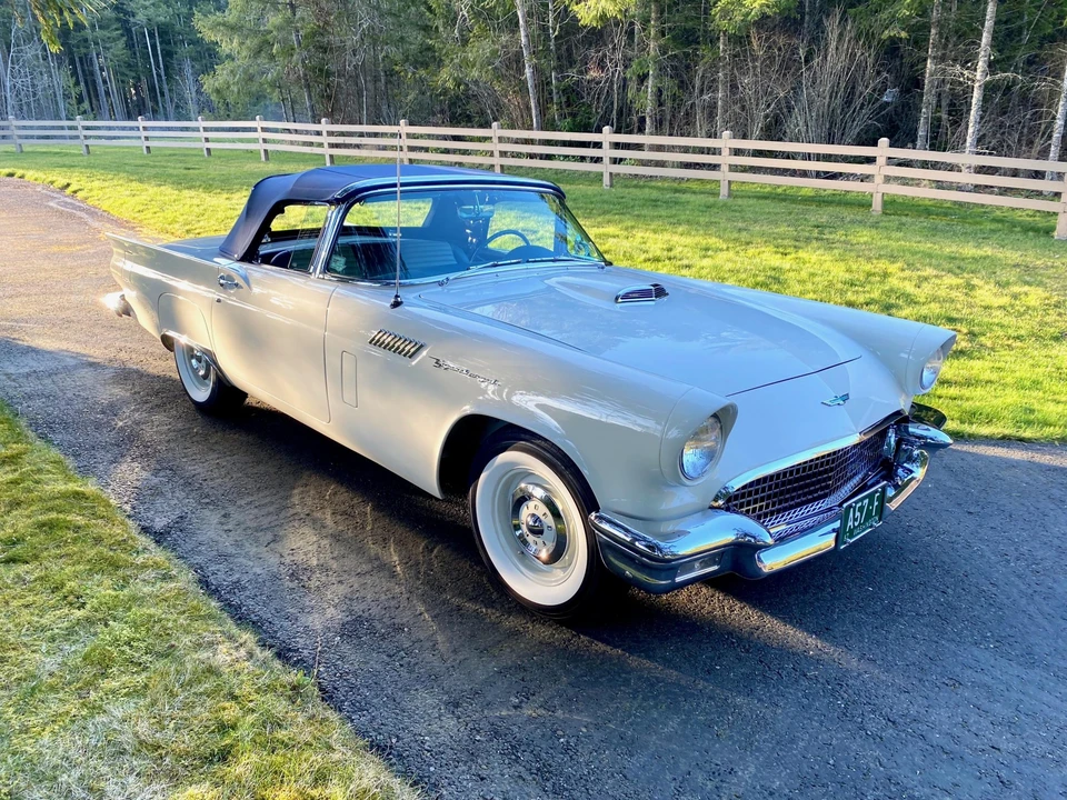 1957 Ford Thunderbird 1st Gen - Image 27 of 31