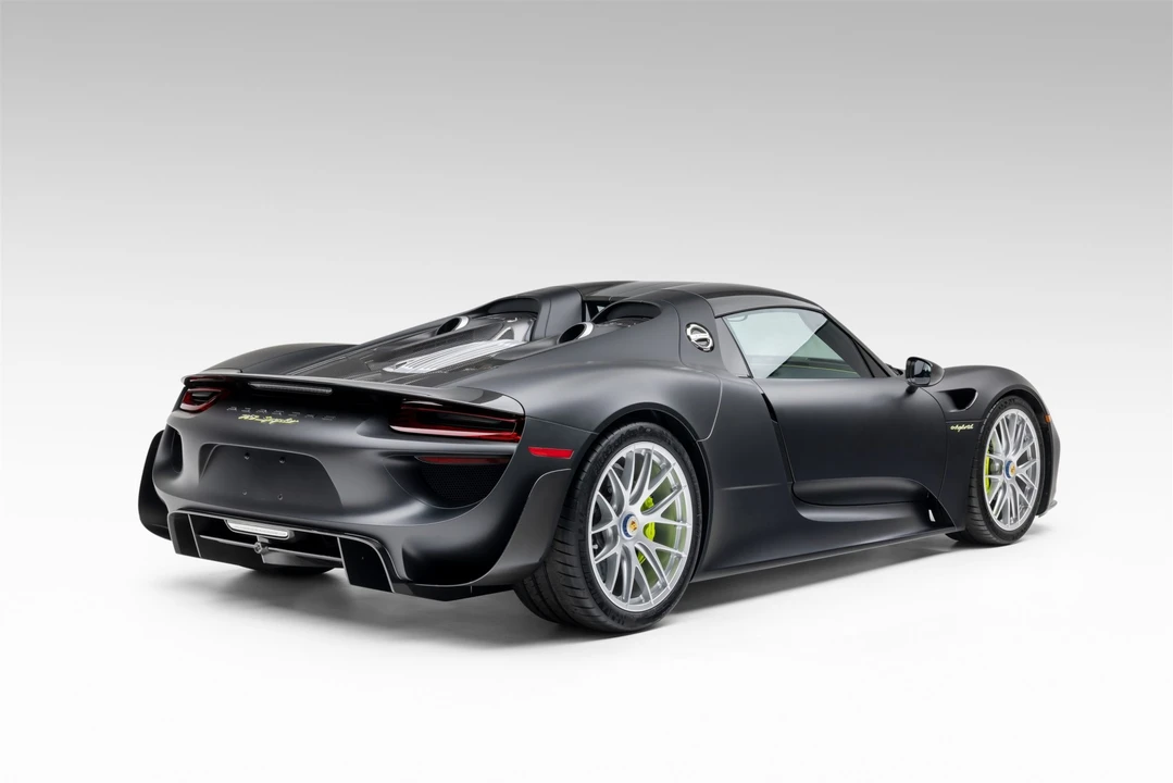 2015 Porsche 918 Spyder - Image 16 of 31