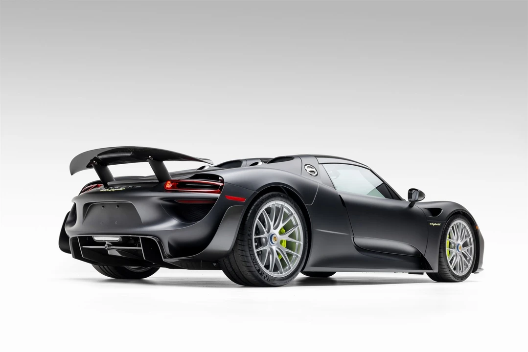 2015 Porsche 918 Spyder - Image 14 of 31