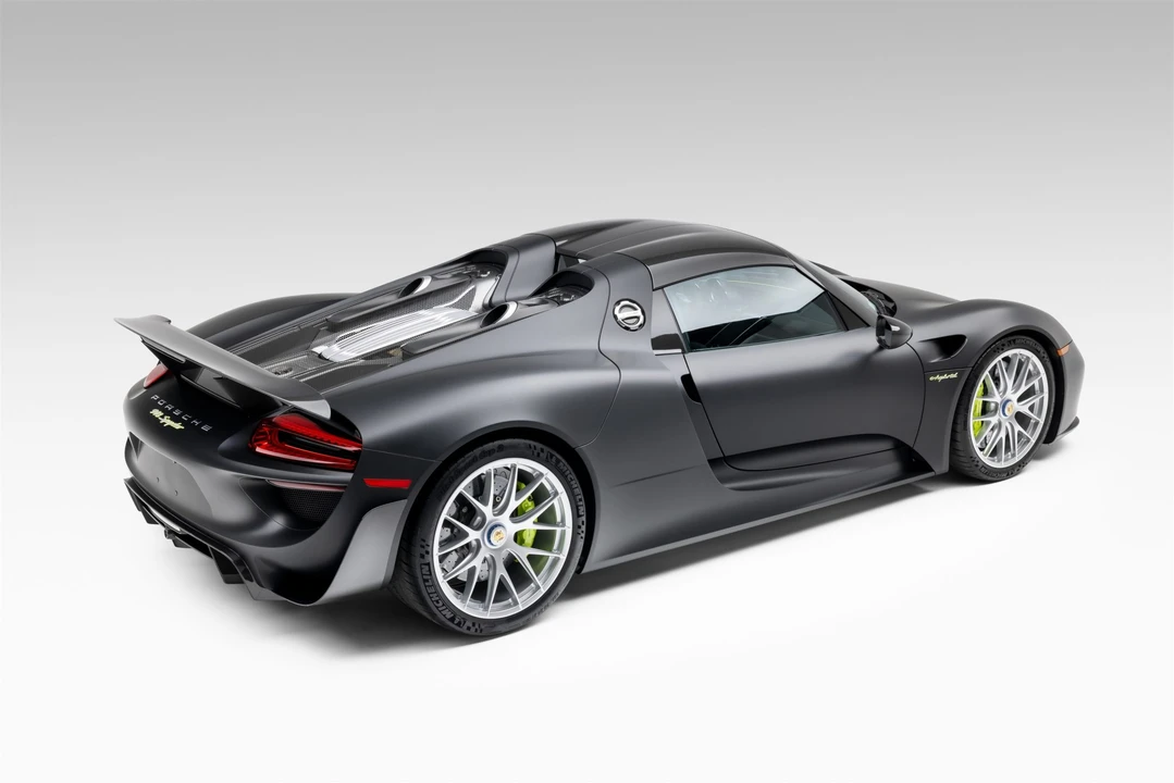 2015 Porsche 918 Spyder - Image 15 of 31
