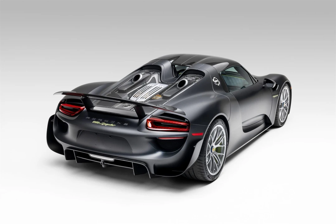 2015 Porsche 918 Spyder - Image 18 of 31