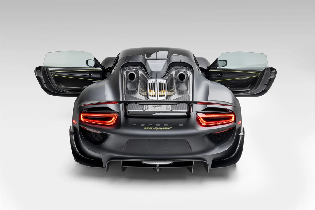 2015 Porsche 918 Spyder - Image 21 of 31