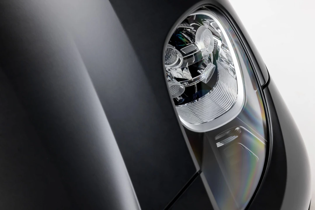2015 Porsche 918 Spyder - Image 29 of 31