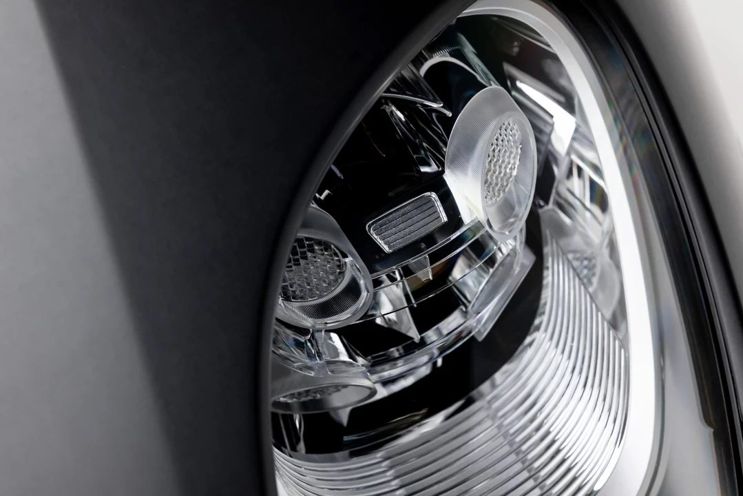 2015 Porsche 918 Spyder - Image 30 of 31
