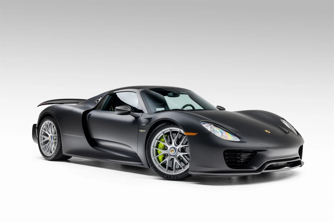 2015 Porsche 918 Spyder - Image 12 of 31