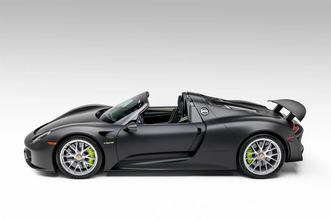 2015 Porsche 918 Spyder - Image 27 of 31
