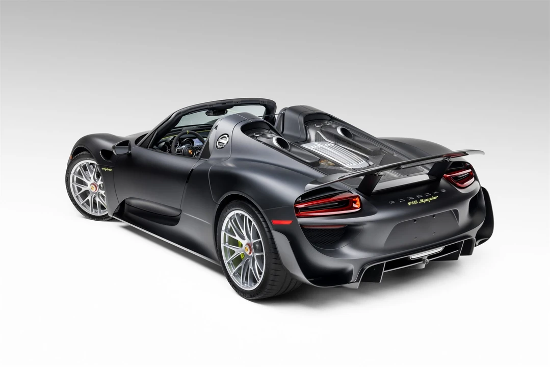 2015 Porsche 918 Spyder - Image 23 of 31