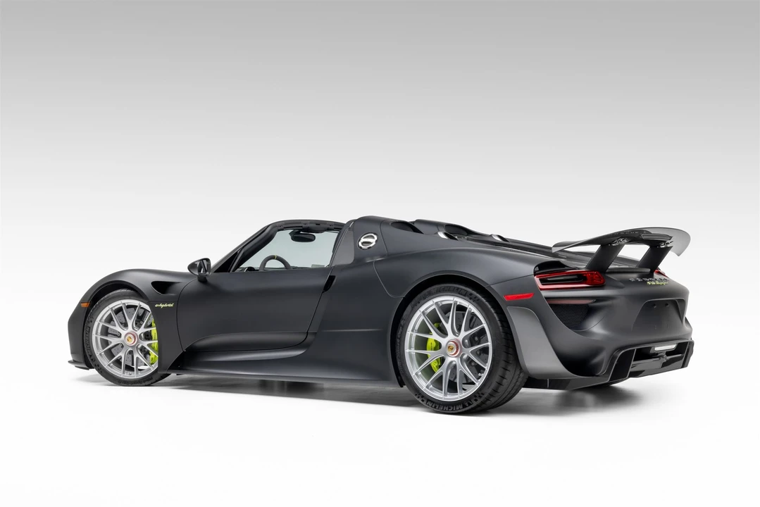 2015 Porsche 918 Spyder - Image 26 of 31