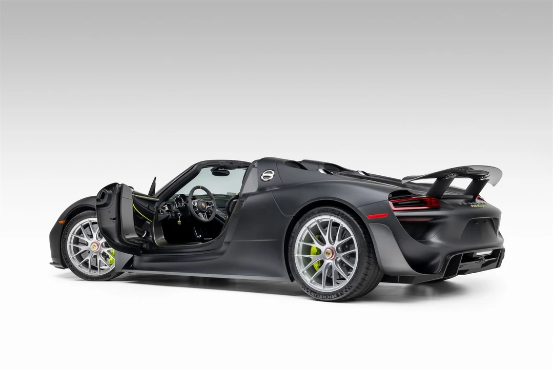 2015 Porsche 918 Spyder - Image 25 of 31