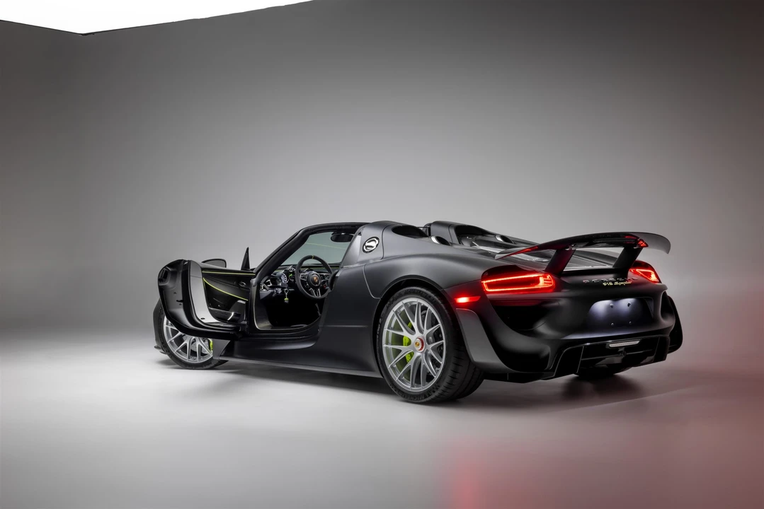 2015 Porsche 918 Spyder - Image 24 of 31