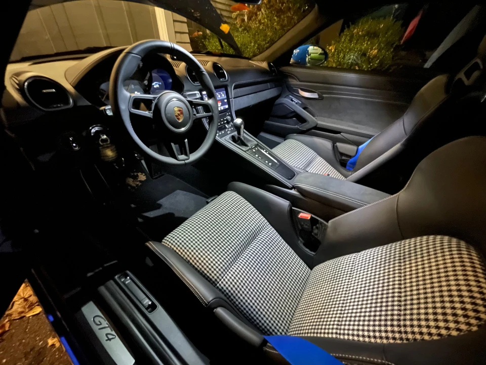 2022 Porsche 718 Cayman GT4 - Image 4 of 8