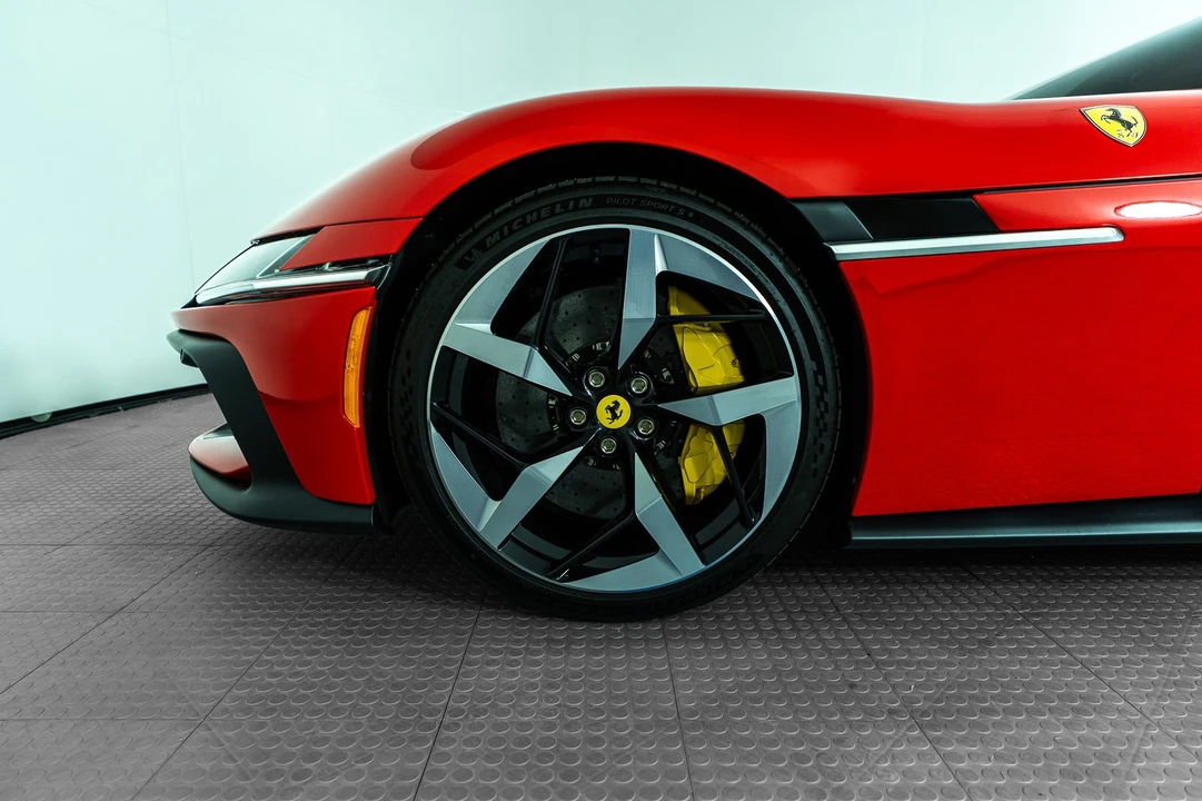 2025 Ferrari 12Cilindri - Image 17 of 31