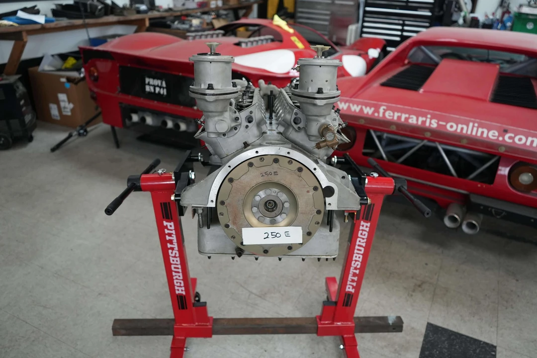 Parts & Memorabilia Engines - Image 25 of 31