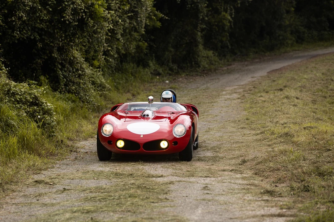 Ferrari 330 GT 2+2 - Image 12 of 31