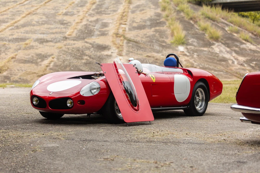 Ferrari 330 GT 2+2 - Image 17 of 31