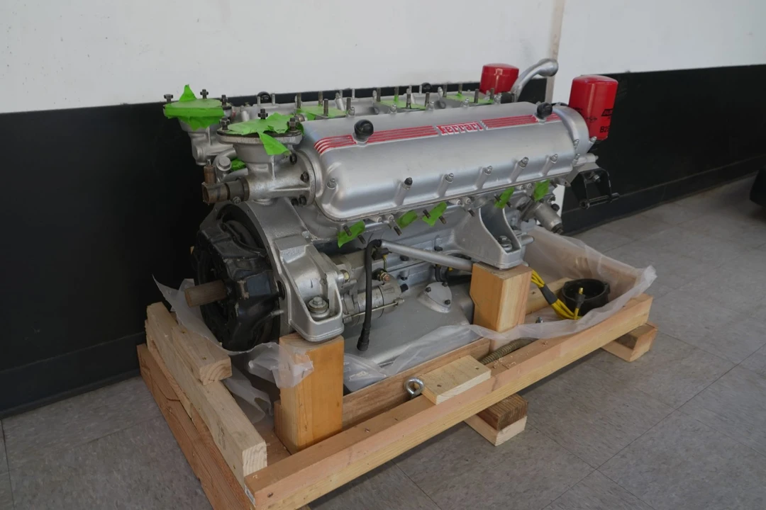 Parts & Memorabilia Engines - Image 4 of 8
