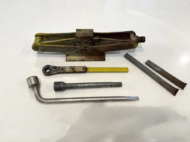 Parts & Memorabilia Tools - Image 7 of 10