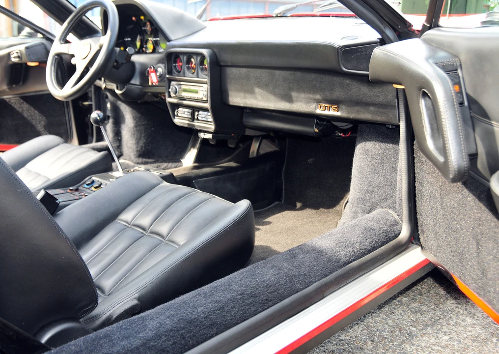 Ferrari 328 GTS - Image 16 of 29