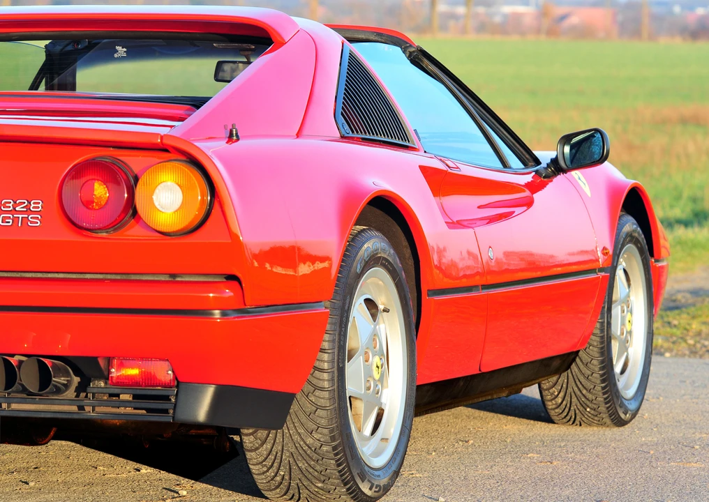 Ferrari 328 GTS - Image 14 of 29